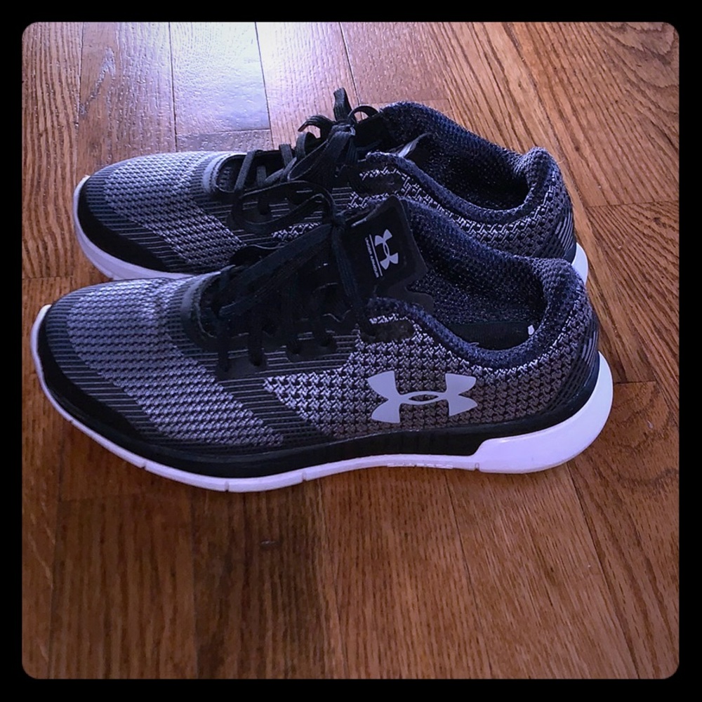 Women’s Under Armour Tennis Shoes size 7